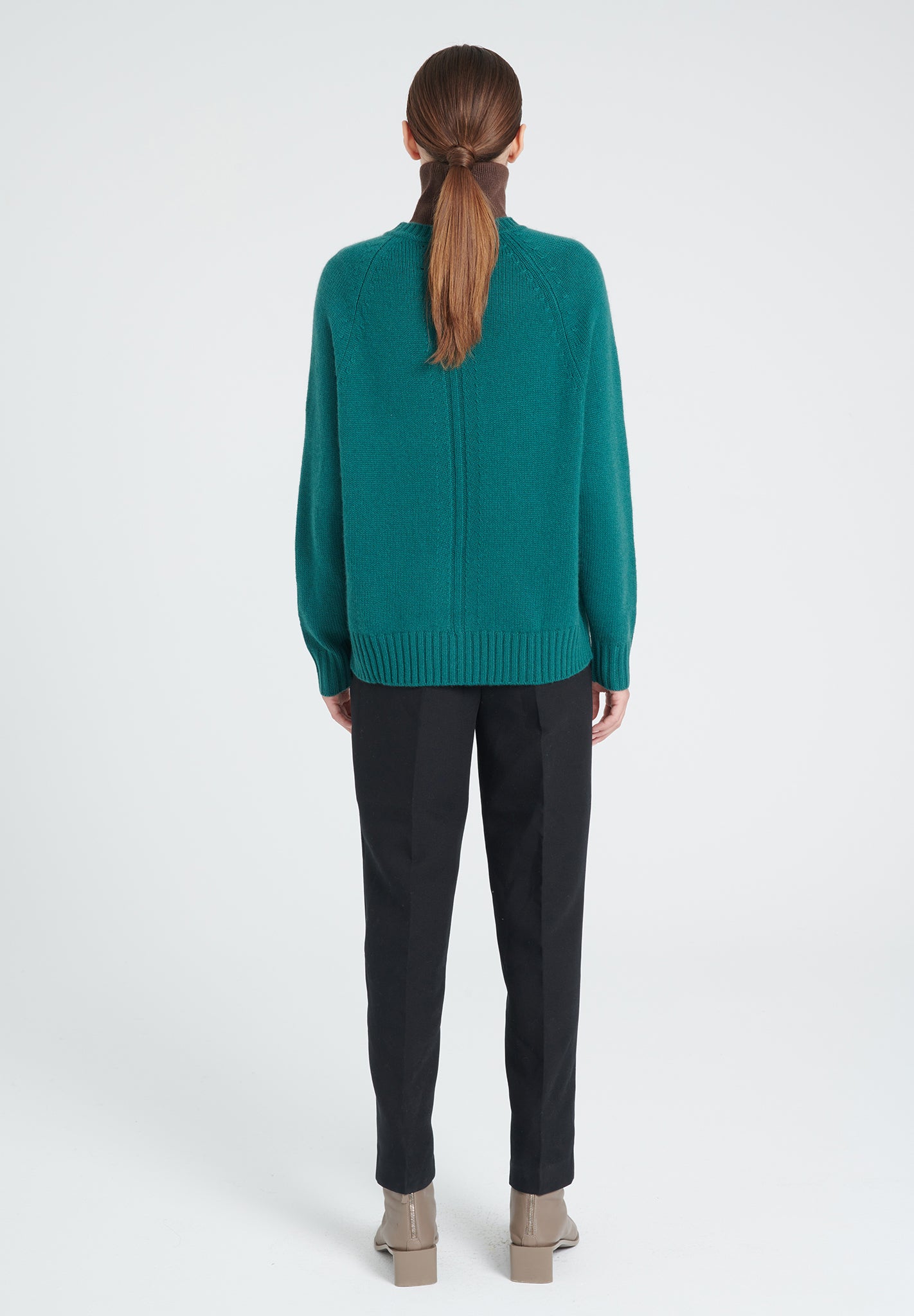 ZAYA 7 Round neck sweater with raglan sleeves in dark green 6-thread cashmere