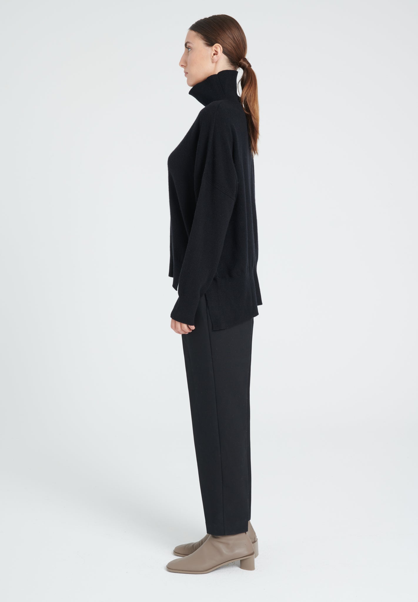 ZAYA 13 Pull col montant oversize en cachemire noir