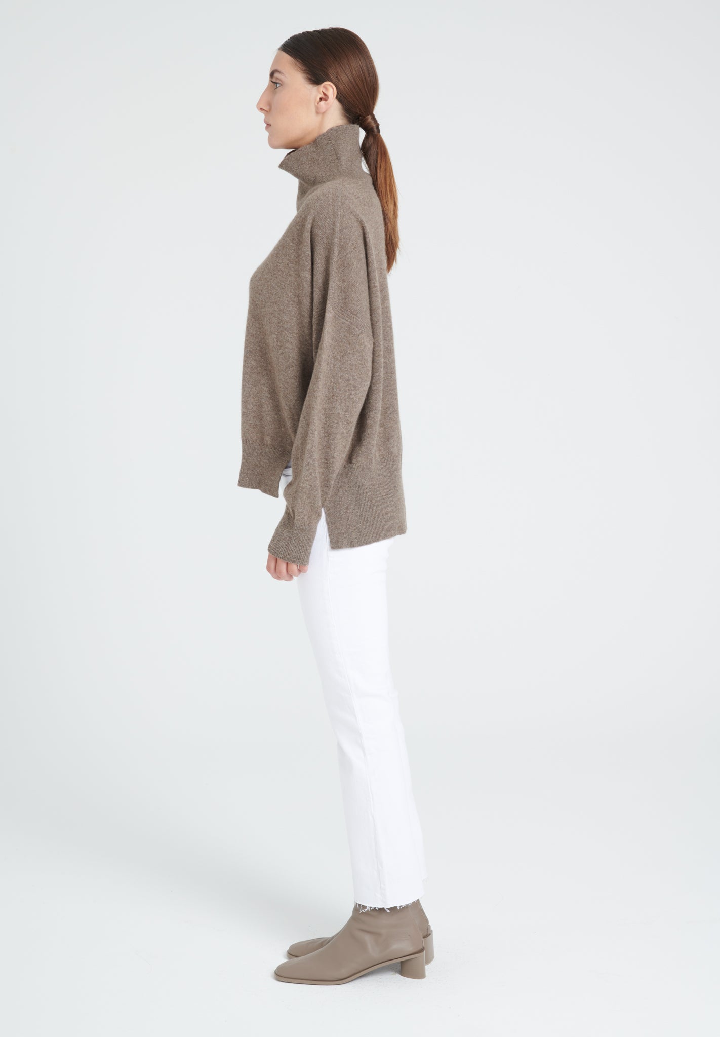 ZAYA 13 Pull col montant oversize en cachemire taupe