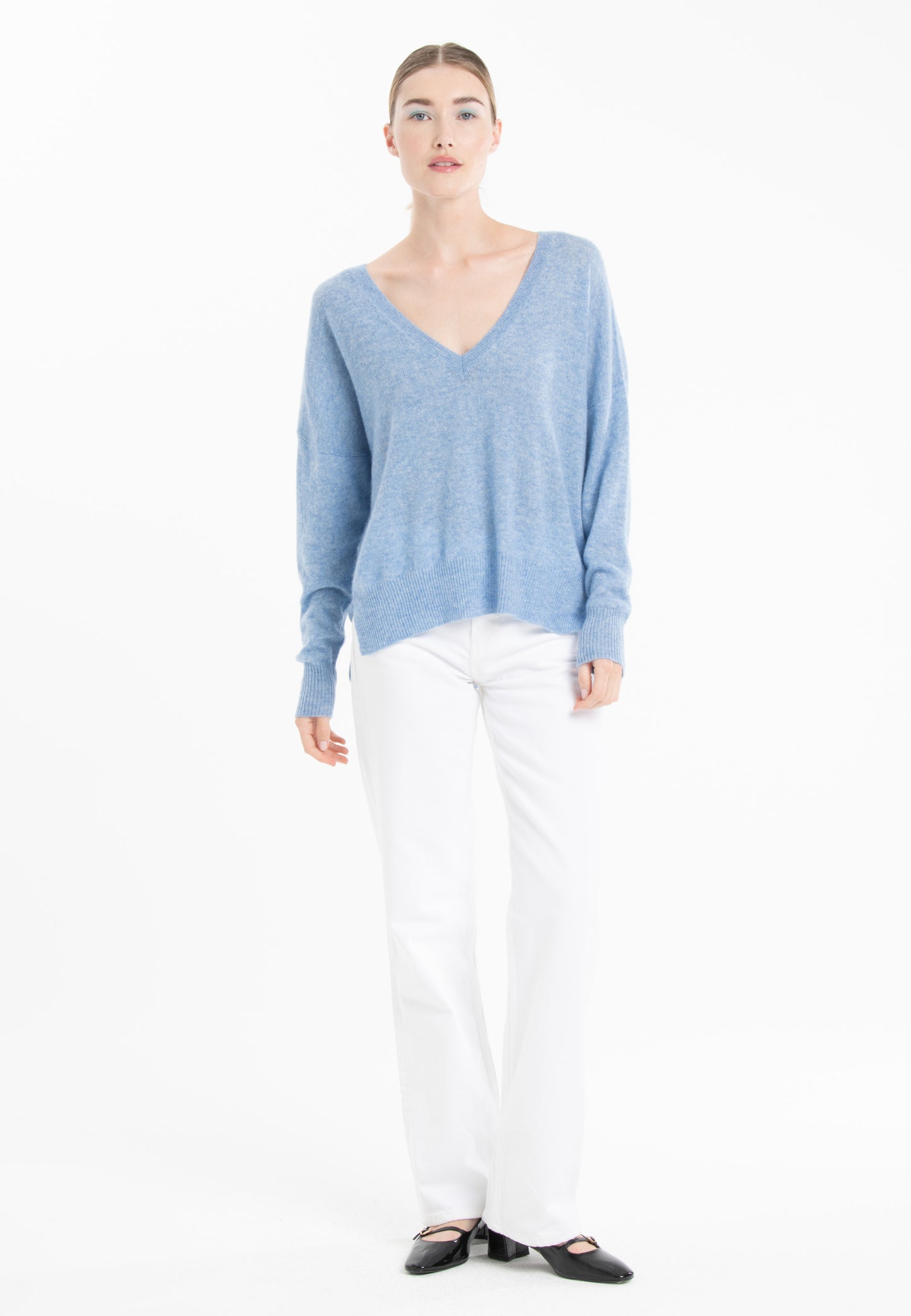 RIA 3 Pull col V profond oversize en cachemire bleu ciel