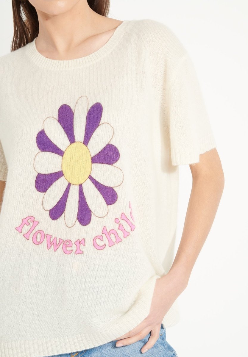 AVA 8 T shirt en cachemire déjaugé col rond manches courtes avec imprimé "FLOWER CHILD" blanc écru - Studio cashmere8