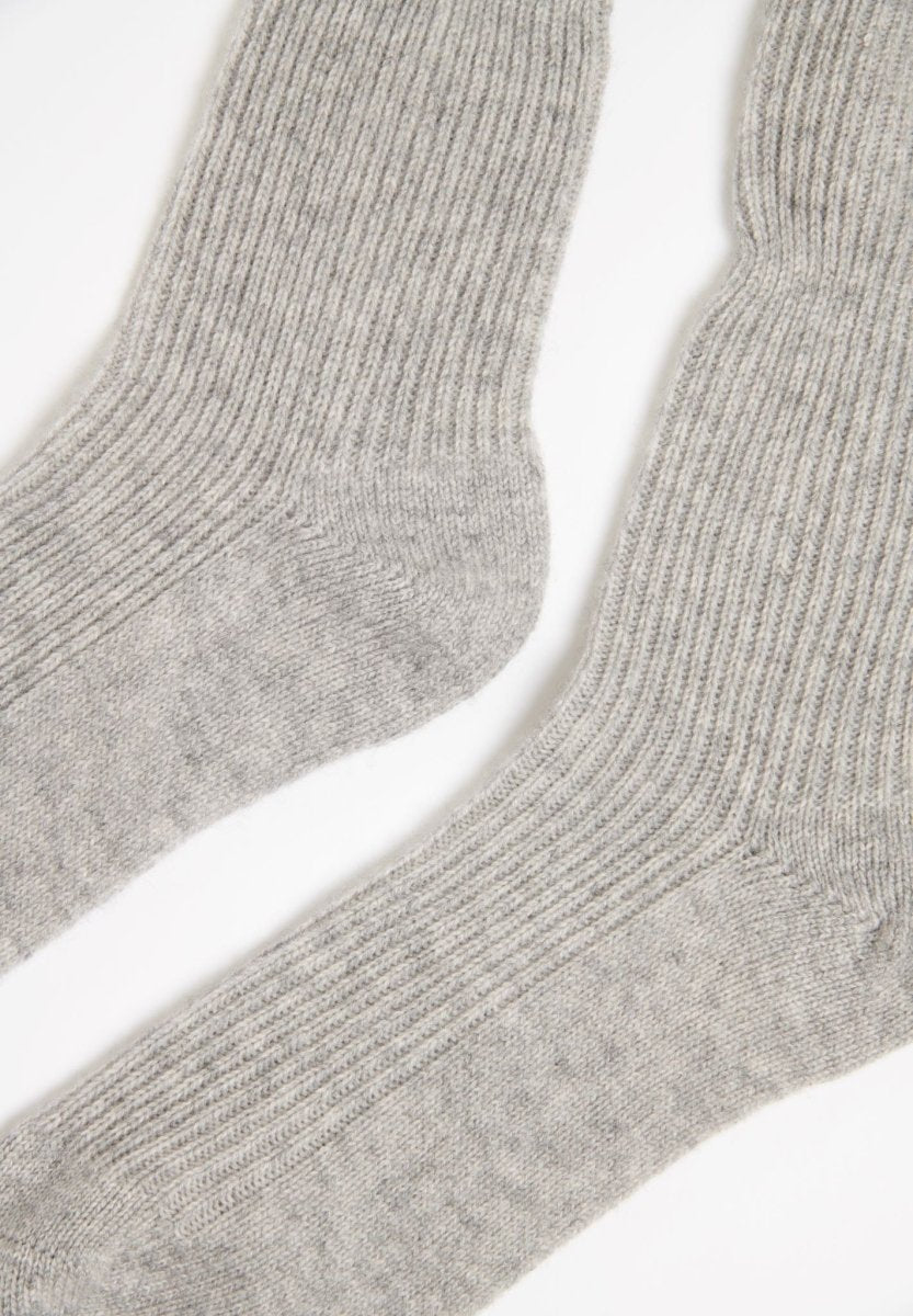 Chaussettes côtelées 4 fils gris clair - Studio cashmere8