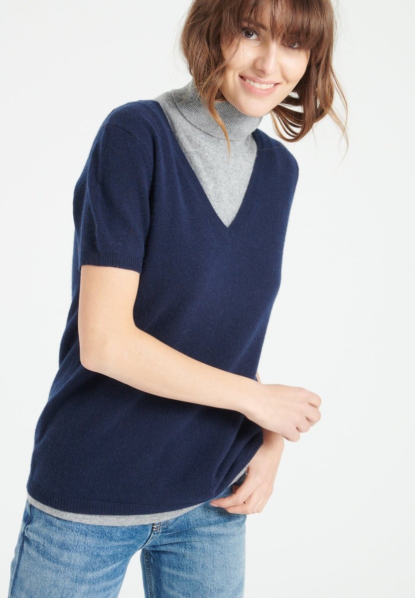 LILLY 14 T-shirt col V en cachemire manches courtes bleu marine - Studio cashmere8