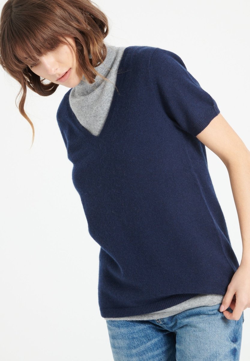 LILLY 14 T-shirt col V en cachemire manches courtes bleu marine - Studio cashmere8