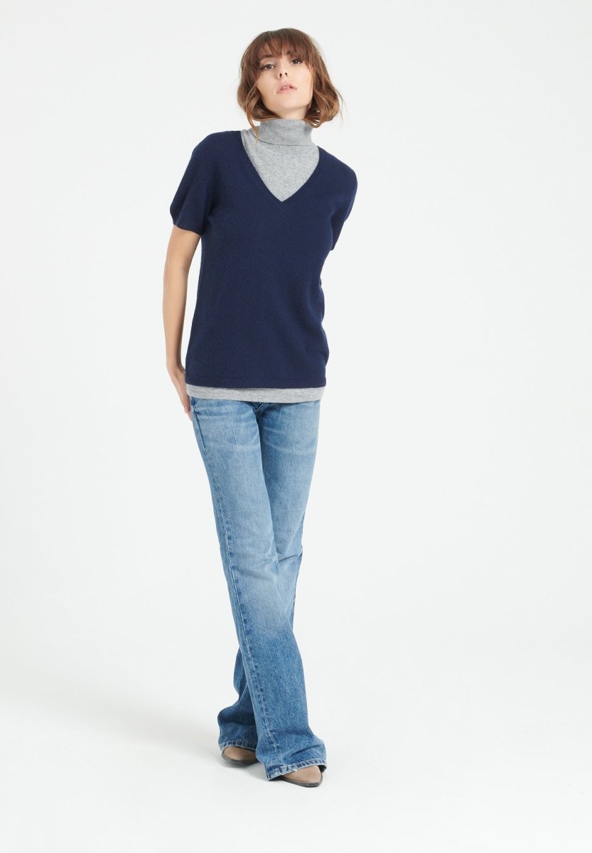 LILLY 14 T-shirt col V en cachemire manches courtes bleu marine - Studio cashmere8