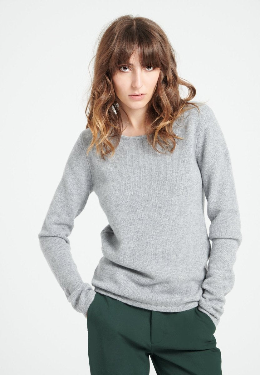 LILLY 18 Pull col bateau en cachemire 4 fils gris clair - Studio cashmere8