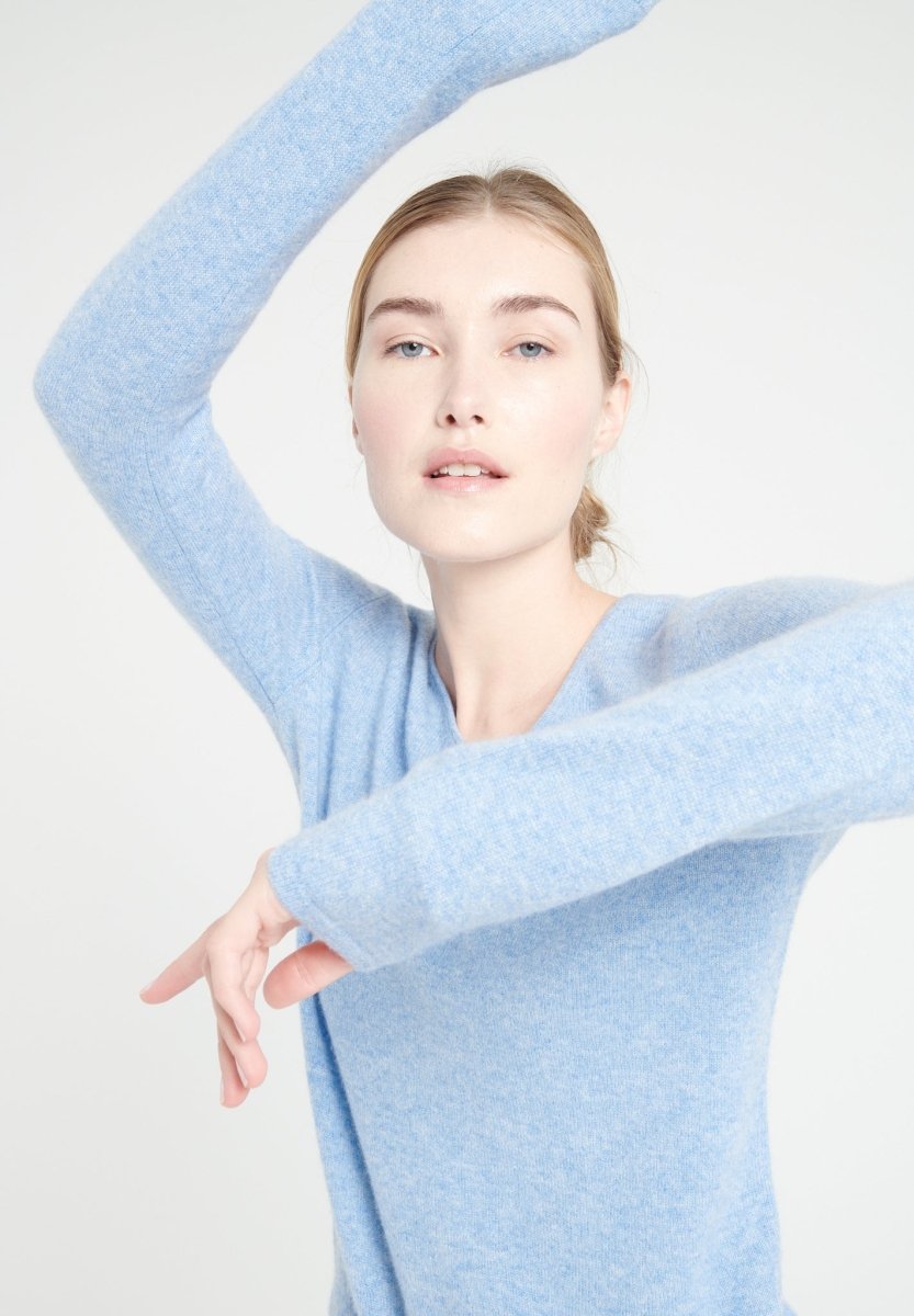 LILLY 2 Pull col V en cachemire bleu ciel - Studio cashmere8