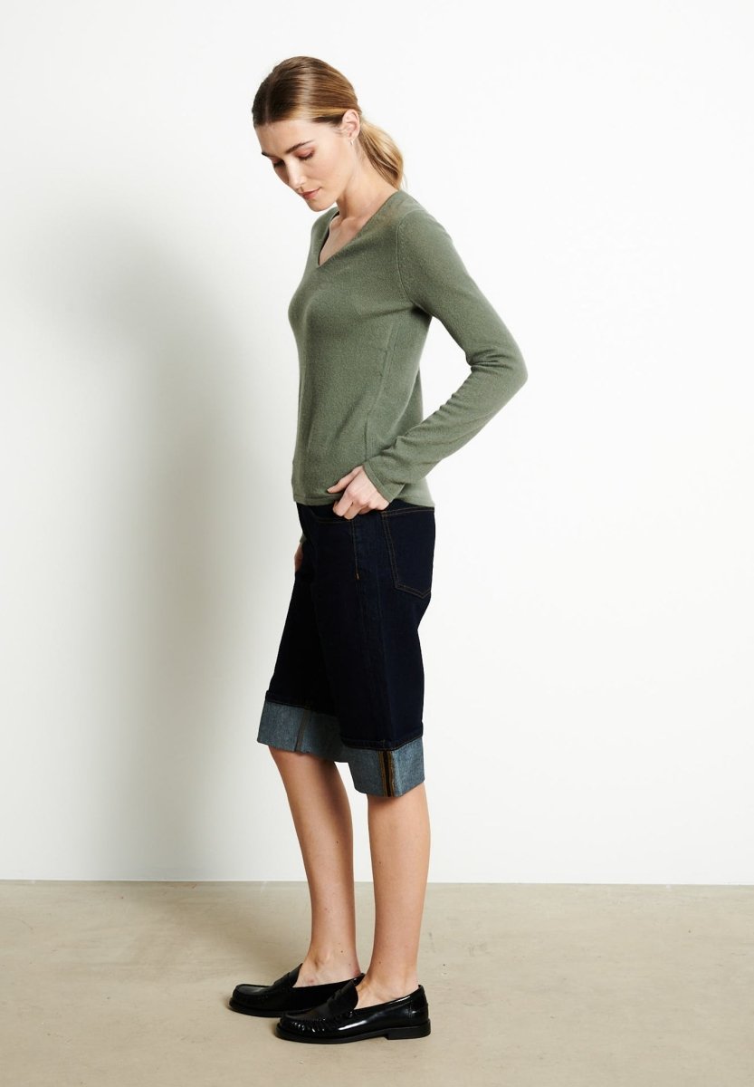 LILLY 2 Pull col V en cachemire kaki militaire - Studio cashmere8