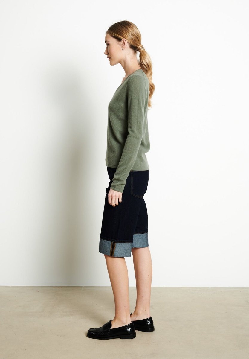 LILLY 2 Pull col V en cachemire kaki militaire - Studio cashmere8