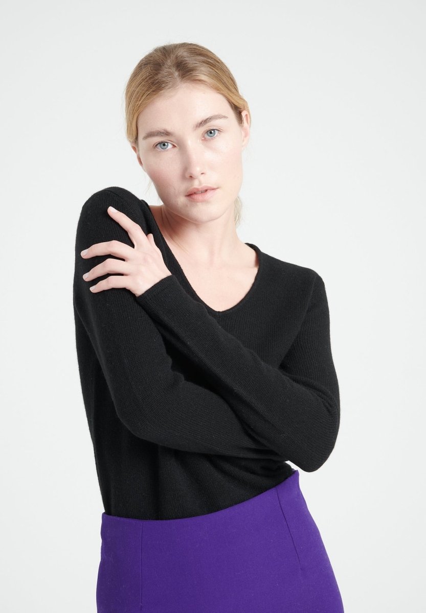 LILLY 20 Pull col V en cachemire 4 fils noir - Studio cashmere8