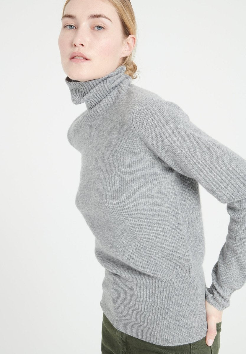 LILLY 21 Pull col roulé en cachemire à mailles côtelées gris clair - Studio cashmere8