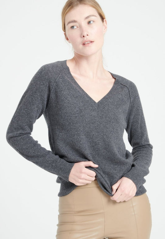 LILLY 6 Pull col V en cachemire ample gris anthracite - Studio cashmere8