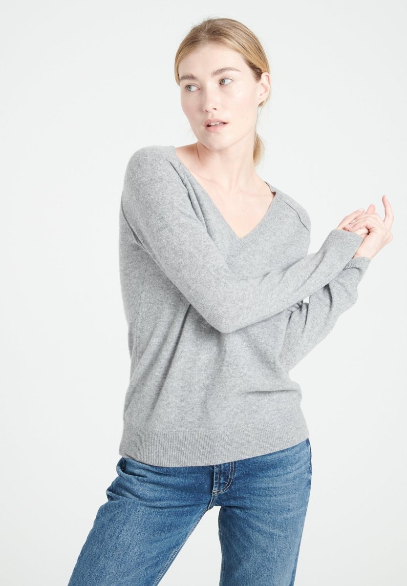 LILLY 6 Pull col V en cachemire ample gris clair - Studio cashmere8