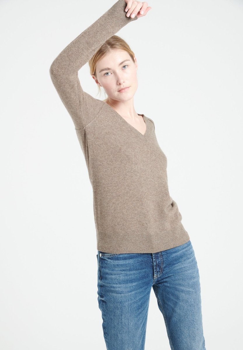 LILLY 6 Pull col V en cachemire ample taupe - Studio cashmere8