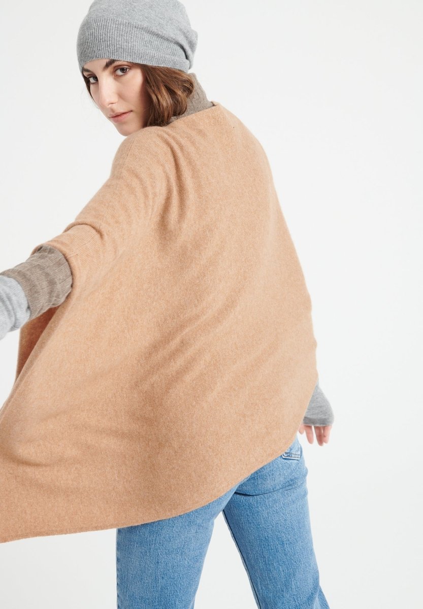 LILLY 9 Poncho col V en cachemire camel - Studio cashmere8