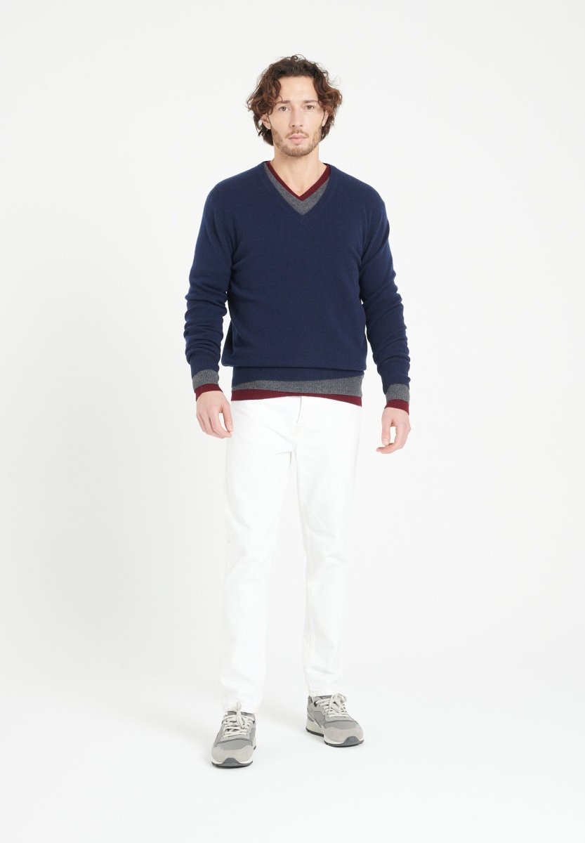 LUKE 1 Pull col V en cachemire bleu marine - Studio cashmere8