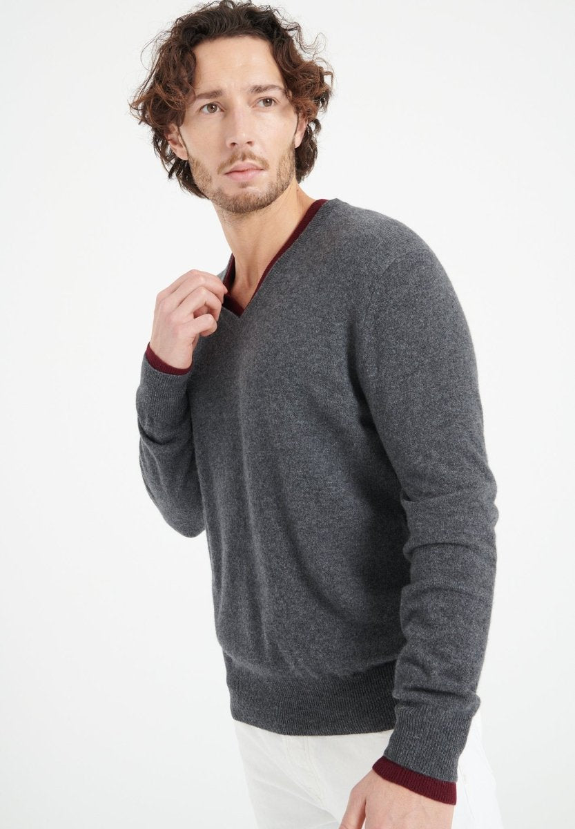 LUKE 1 Pull col V en cachemire gris anthracite - Studio cashmere8