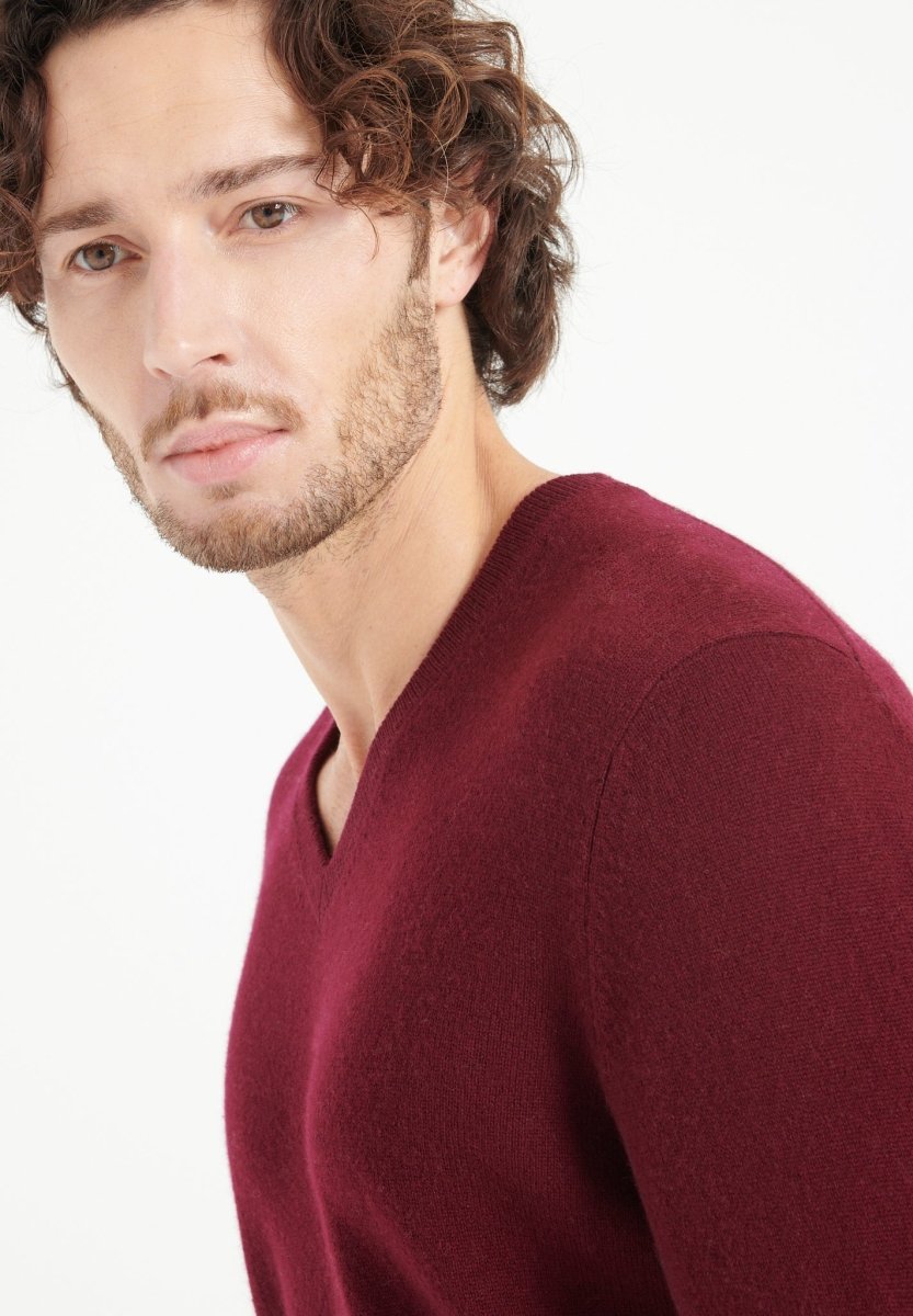 LUKE 1 Pull col V en cachemire rouge bordeaux - Studio cashmere8