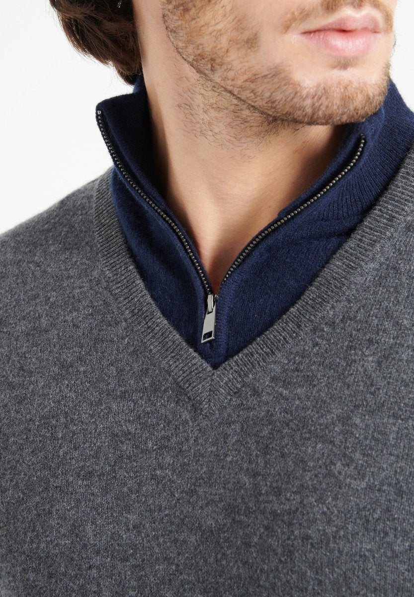 LUKE 11 Pull col V en cachemire gris anthracite - Studio cashmere8