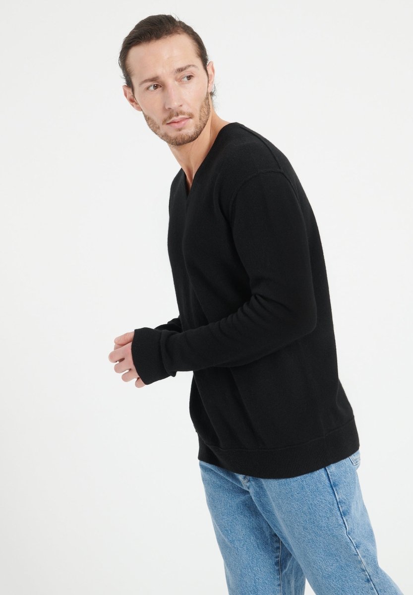 LUKE 11 Pull col V en cachemire noir - Studio cashmere8