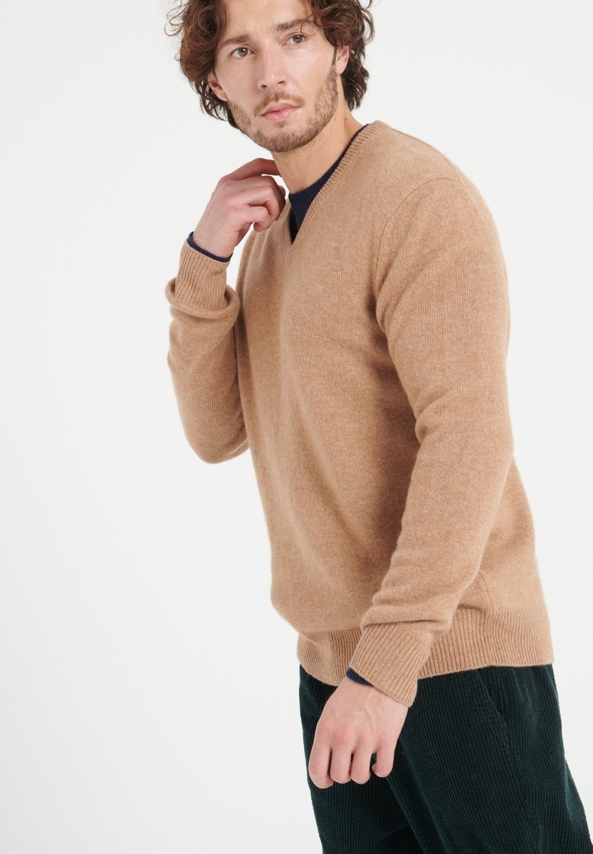 LUKE 13 Pull col V en cachemire 4 fils camel - Studio cashmere8