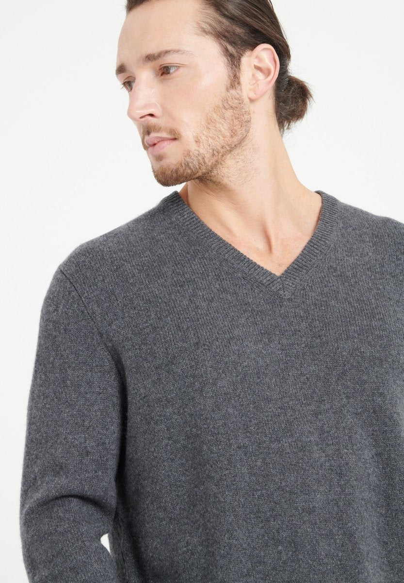 LUKE 13 Pull col V en cachemire 4 fils gris anthracite - Studio cashmere8