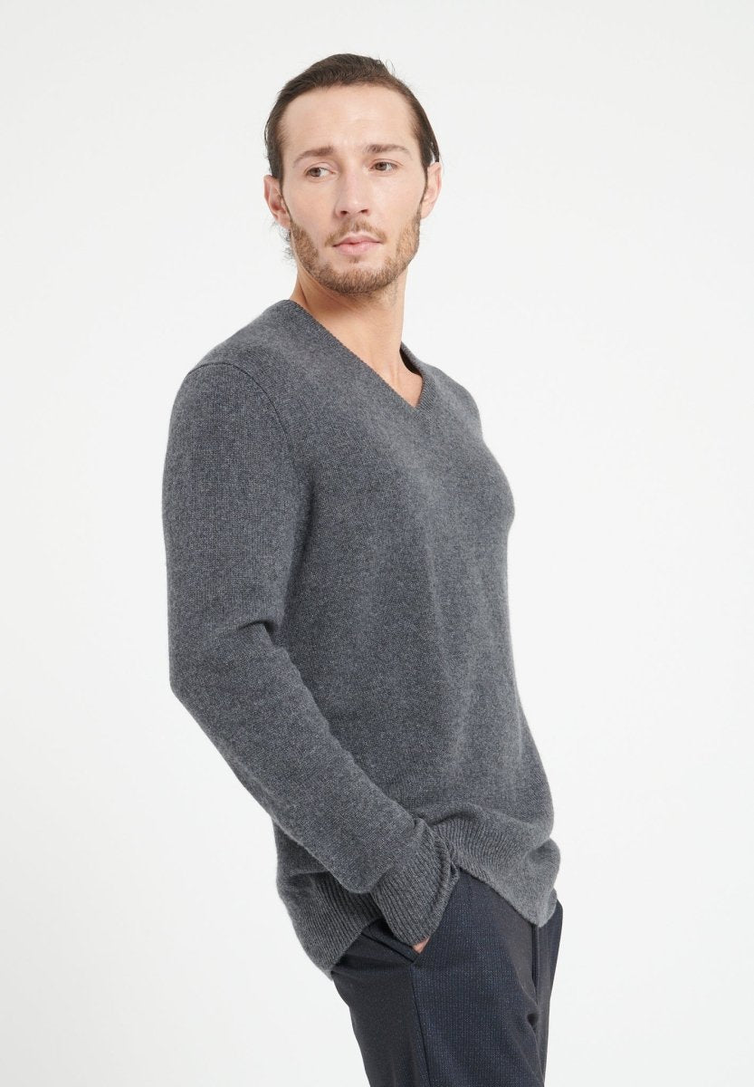 LUKE 13 Pull col V en cachemire 4 fils gris anthracite - Studio cashmere8