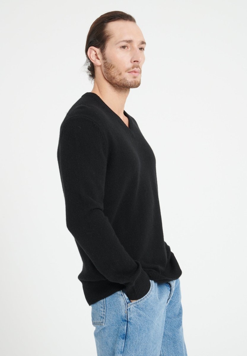 LUKE 13 Pull col V en cachemire 4 fils noir - Studio cashmere8