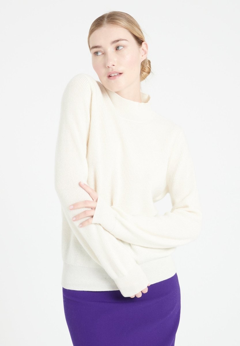 MIA 1 Pull col montant en cachemire à mailles côtelées blanc écru - Studio cashmere8