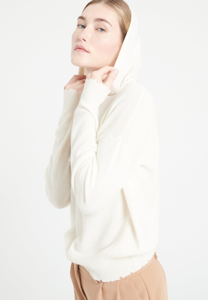 MIA 16 Sweat à capuche en cachemire avec finitions ciselées blanc écru - Studio cashmere8