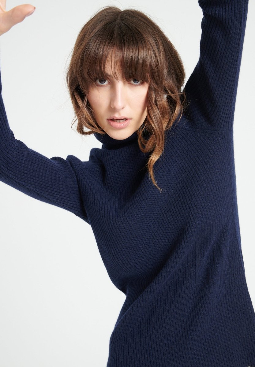 MIA 5 Pull col roulé en cachemire à mailles côtelées bleu marine - Studio cashmere8