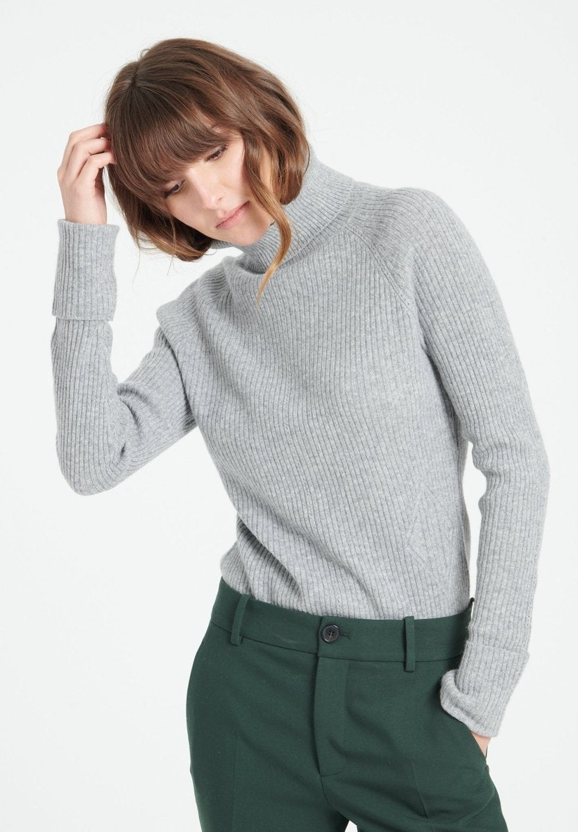 MIA 5 Pull col roulé en cachemire à mailles côtelées gris clair - Studio cashmere8