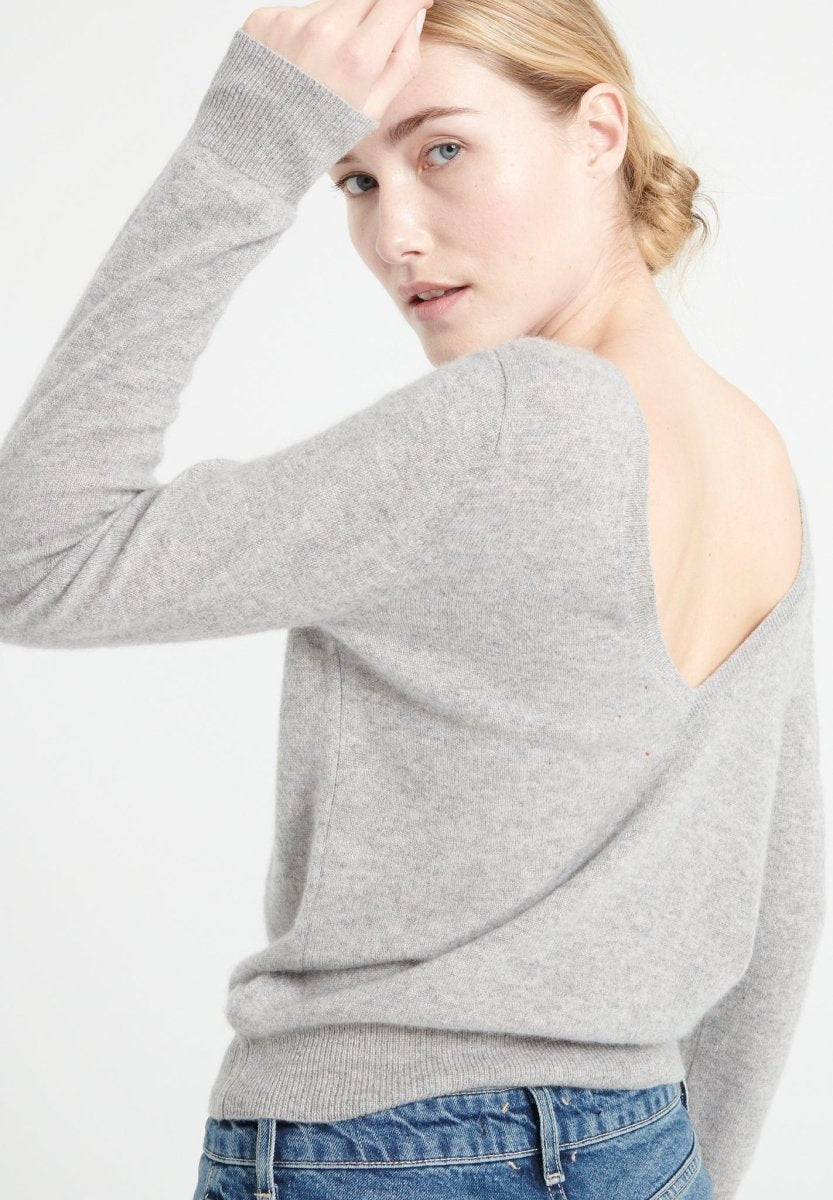 MIA 7 Pull décolleté en V dans le dos en cachemire gris clair - Studio cashmere8