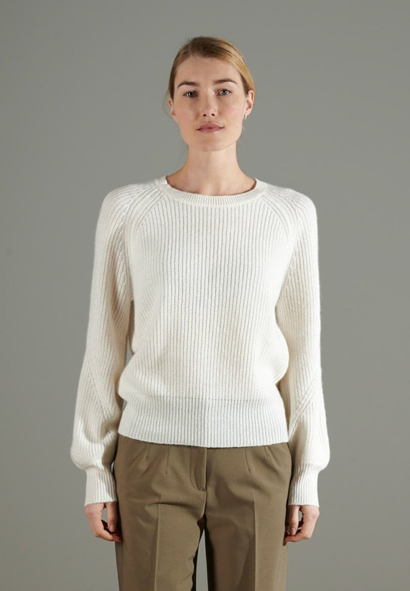 NAMI 6 Pull col rond manches raglan 4 fils en cachemire blanc écru - Studio cashmere8