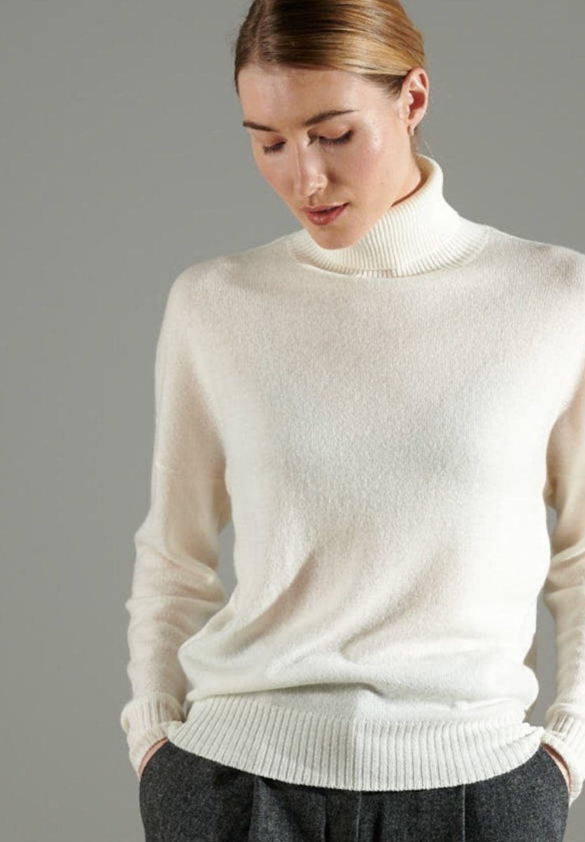 NAMI 7 Pull col roulé oversize en cachemire blanc écru - Studio cashmere8