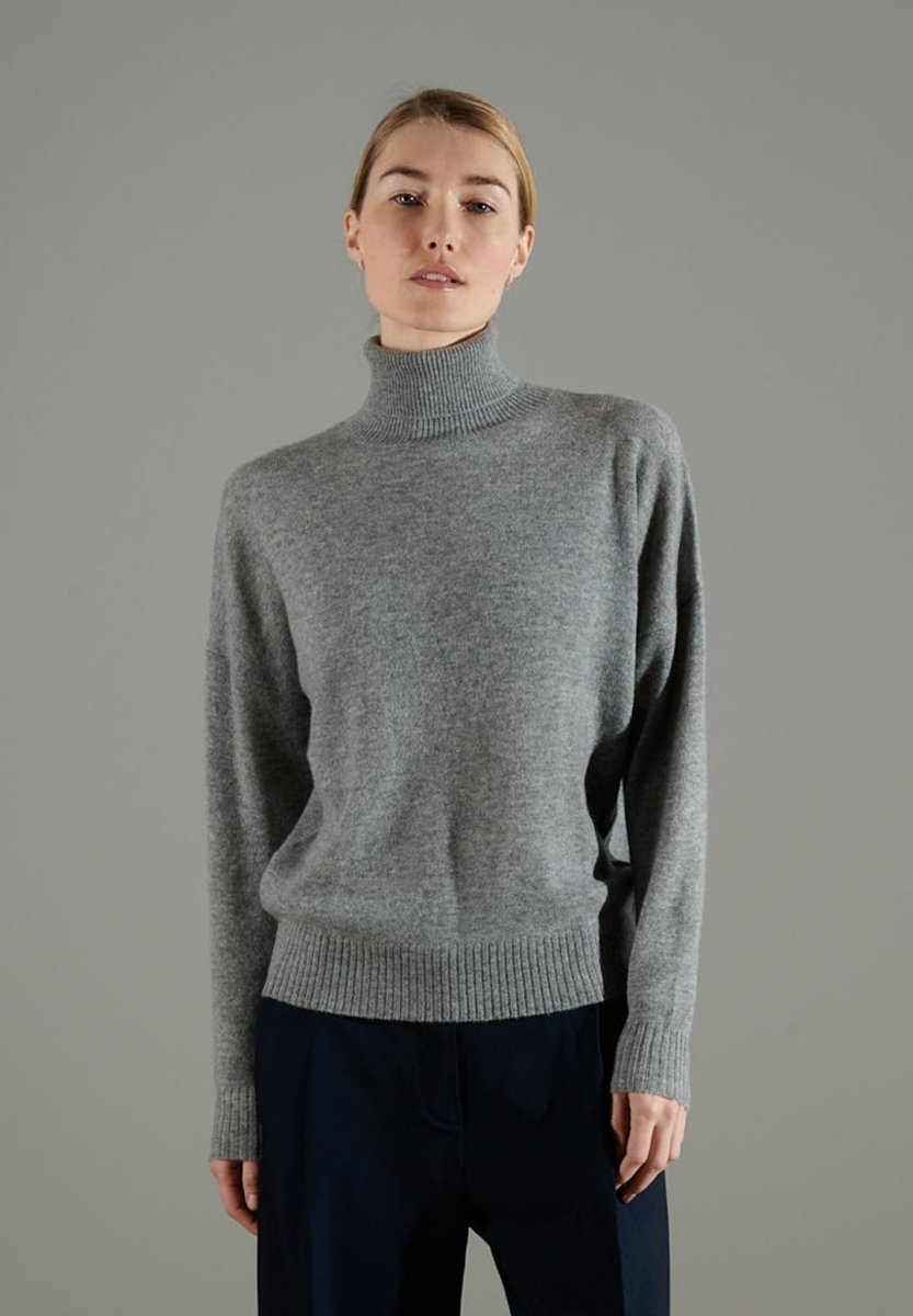 NAMI 7 Pull col roulé oversize en cachemire gris clair - Studio cashmere8