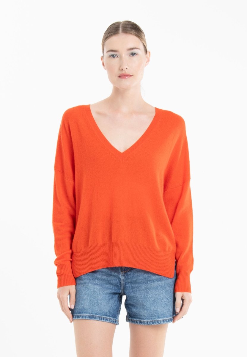 Pull col V en cachemire mandarine/ camel clair femme - NAMI 23 - Studio cashmere8