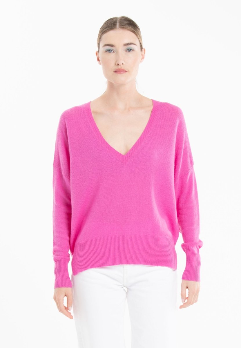 Pull col V en cachemire rose barbie femme - RIA 3 - Studio cashmere8