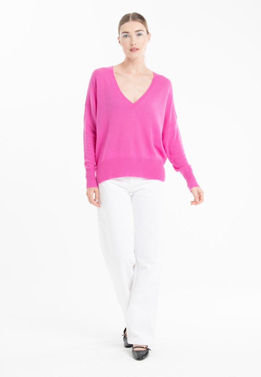 Pull col V en cachemire rose barbie femme - RIA 3 - Studio cashmere8