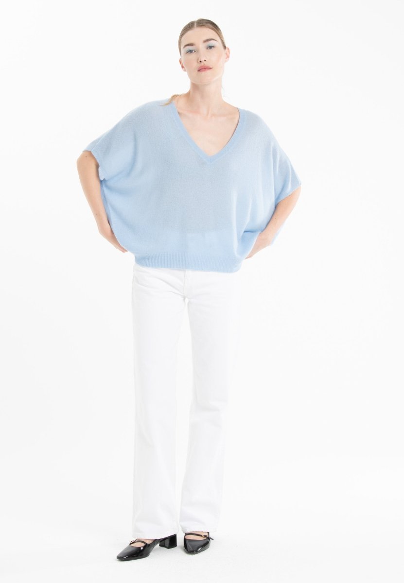 Pull col V manches chauve souris en cachemire baby blue femme - RIA 25 - Studio cashmere8