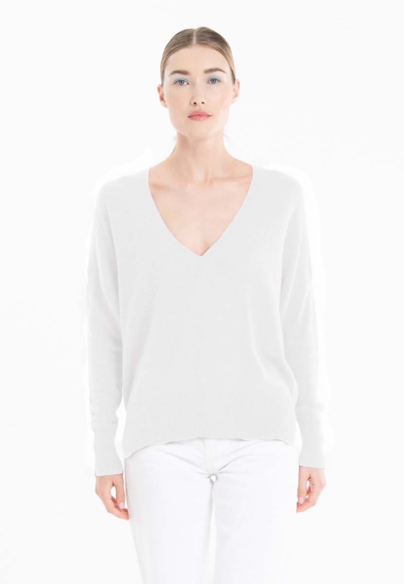 Pull col V oversize ultrafin cachemire et laine blanc femme - KELLY 10 - Studio cashmere8