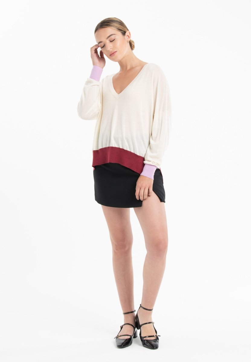 Pull col V oversize ultrafin cachemire et laine blanc/ lavande/ rouge femme - KELLY 10 - Studio cashmere8