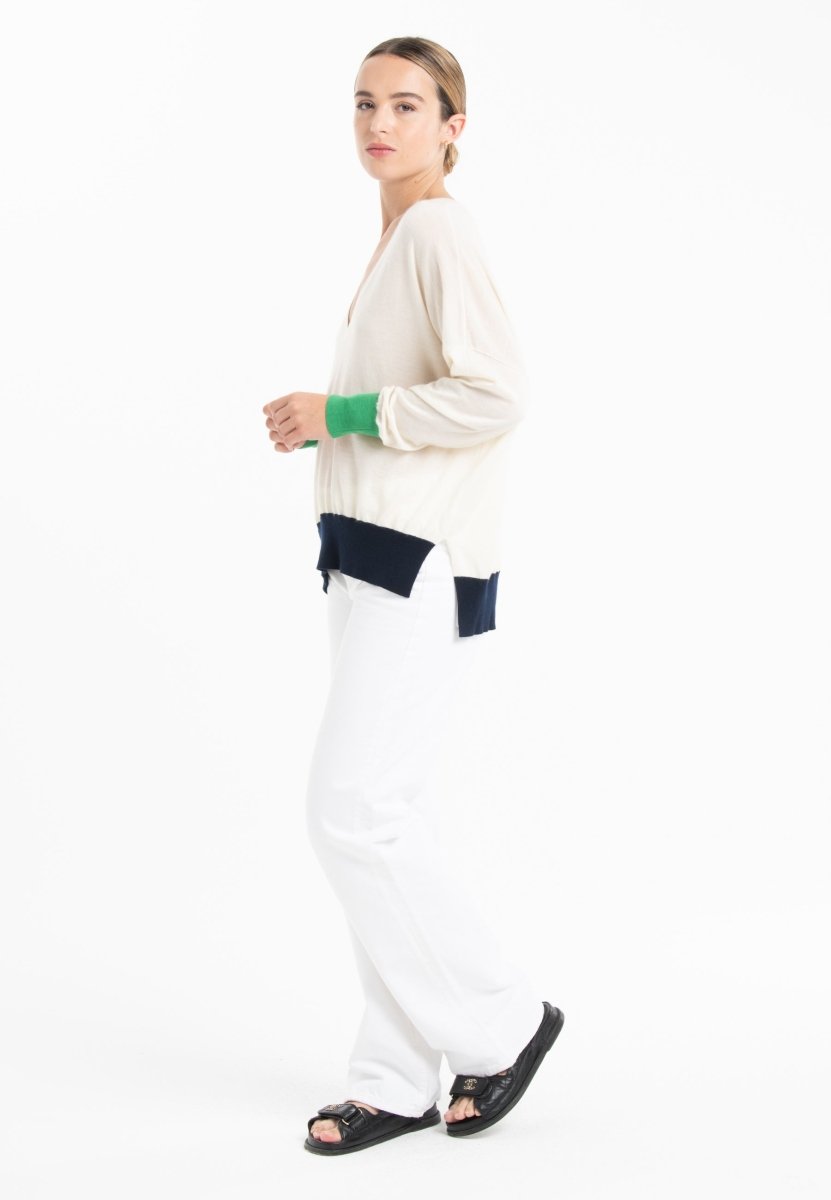 Pull col V oversize ultrafin cachemire et laine blanc/ vert/ bleu femme - KELLY 10 - Studio cashmere8