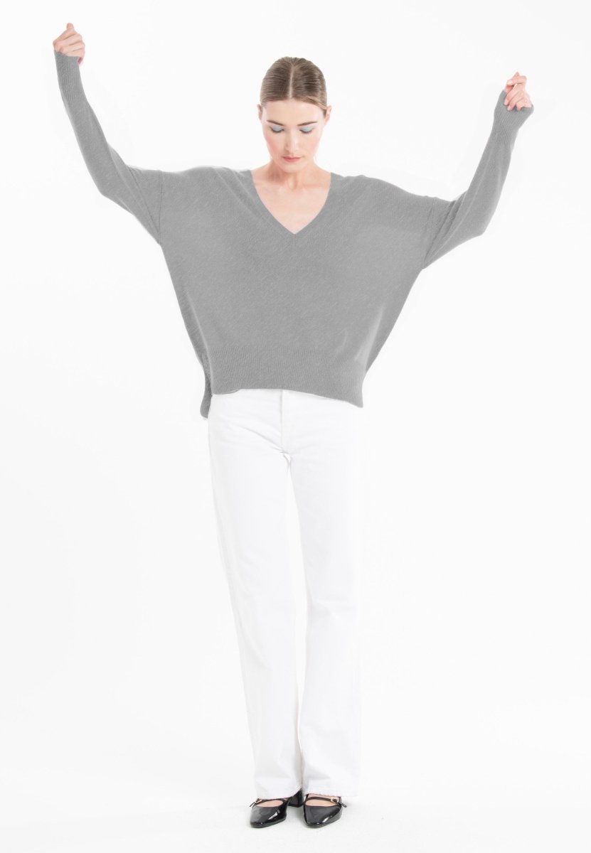 Pull col V oversize ultrafin cachemire et laine gris femme - KELLY 10 - Studio cashmere8