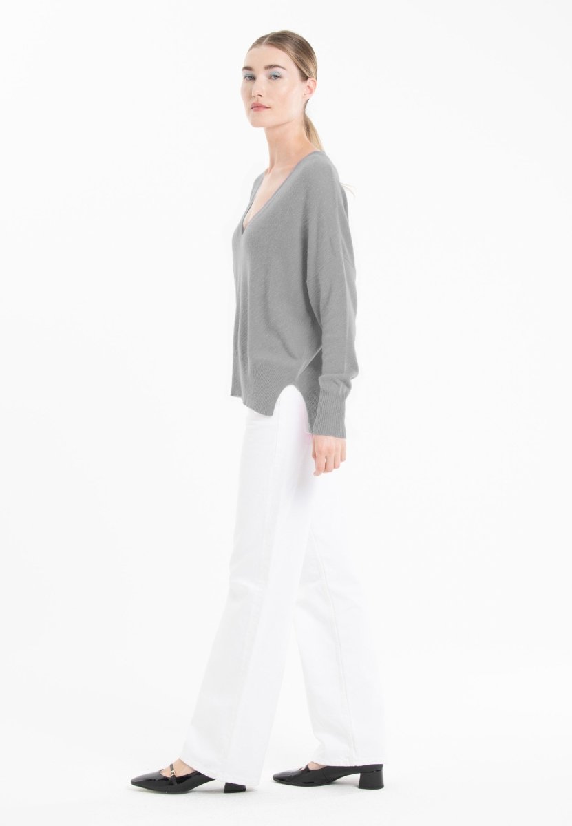 Pull col V oversize ultrafin cachemire et laine gris femme - KELLY 10 - Studio cashmere8