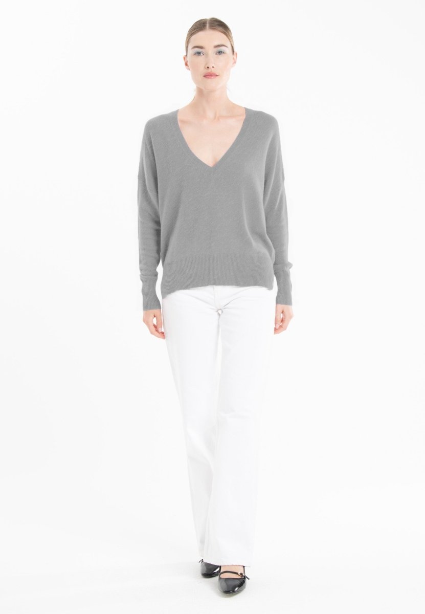 Pull col V oversize ultrafin cachemire et laine gris femme - KELLY 10 - Studio cashmere8