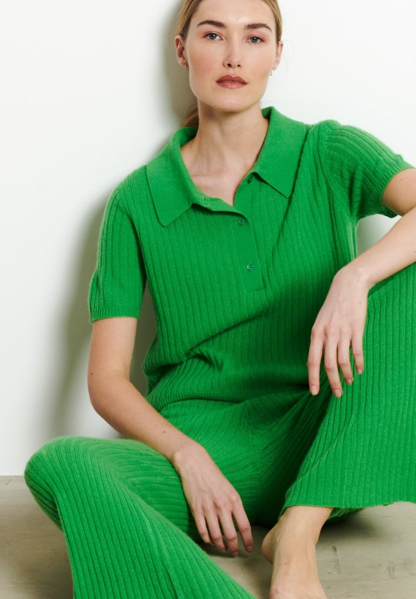 RIA 13 Polo croptop en côte traditionnelle en cachemire vert pomme - Studio cashmere8