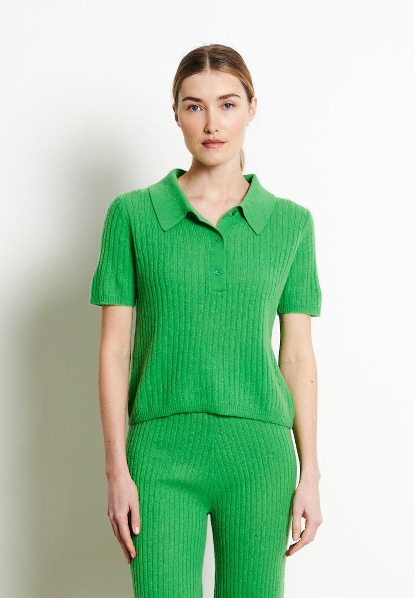 RIA 13 Polo croptop en côte traditionnelle en cachemire vert pomme - Studio cashmere8