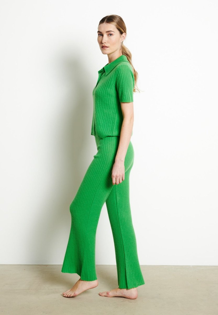 RIA 13 Polo croptop en côte traditionnelle en cachemire vert pomme - Studio cashmere8