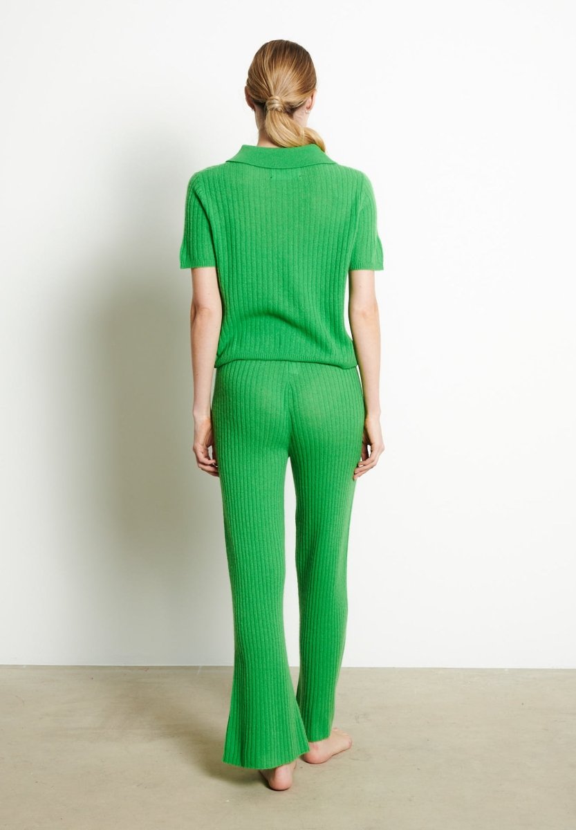 RIA 13 Polo croptop en côte traditionnelle en cachemire vert pomme - Studio cashmere8